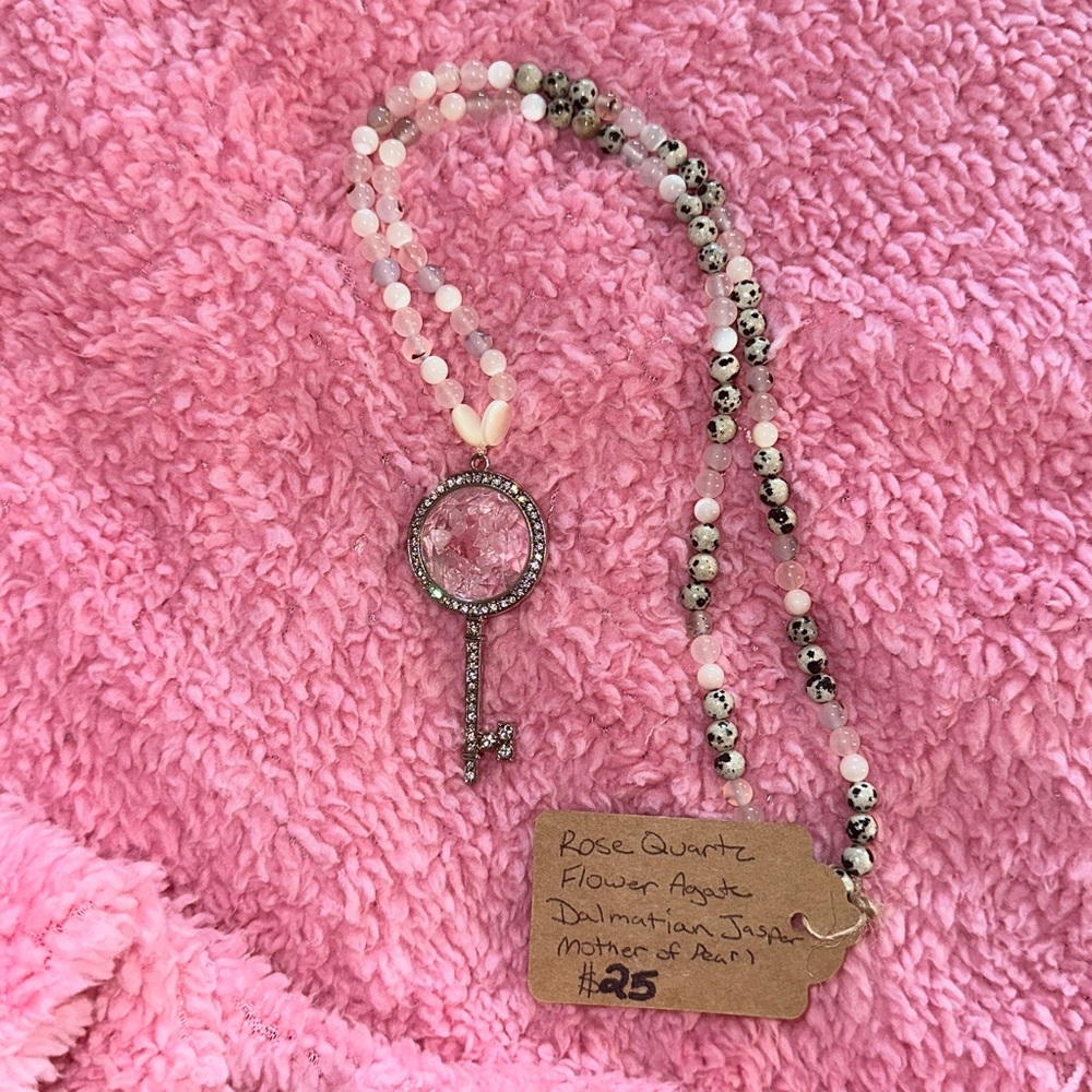 Pink Roses And Pearl Stretch Necklace (Rose Quartz, MOP, Flower Agate)